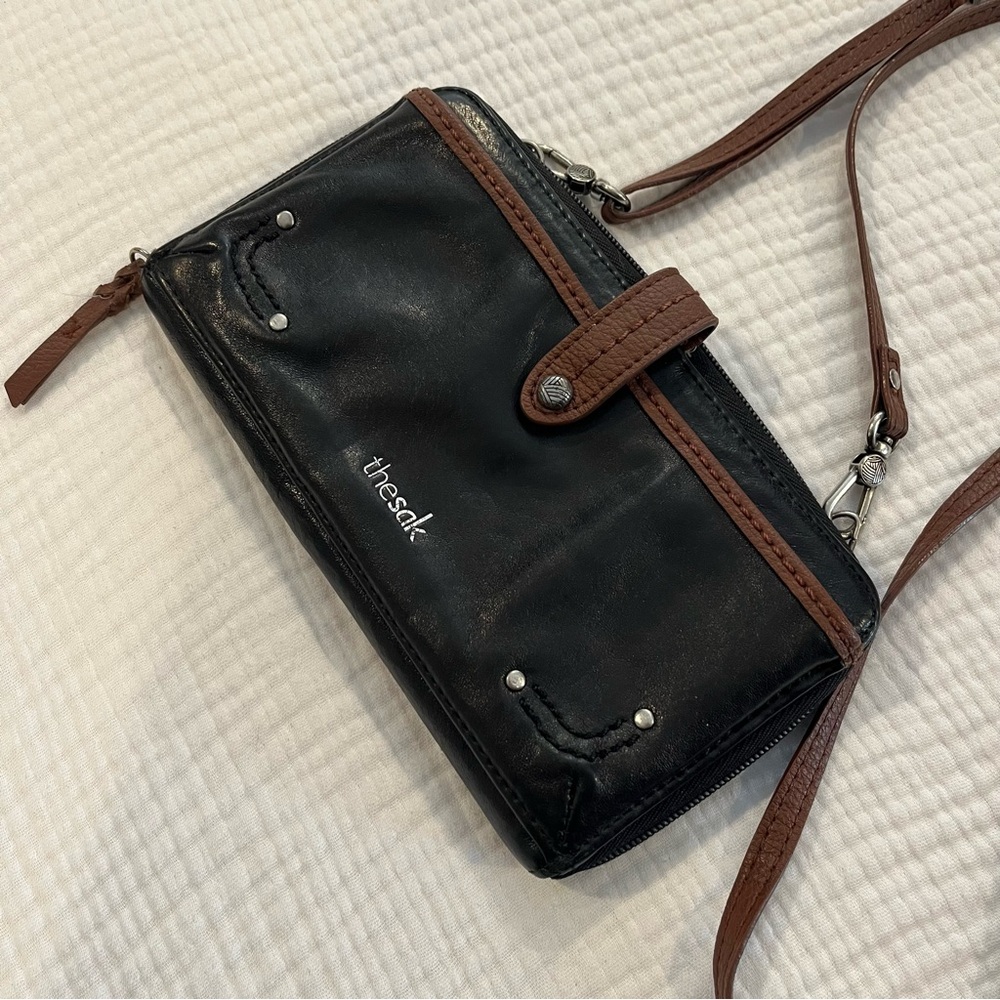 The Sak Iris Smartphone Wallet Black and Brown Leather Crossbody Strap